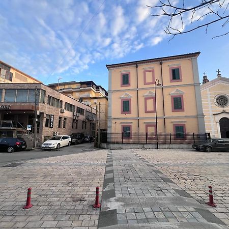 Bobi Hotel Shkodër エクステリア 写真